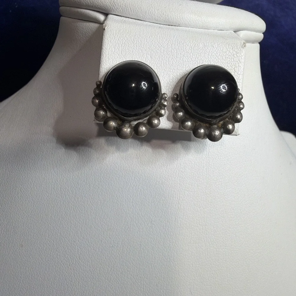 STERLING SILVER Onyx VINTAGE ESTATE Screw CLIP ON DomeEARRINGS 6.4Gr